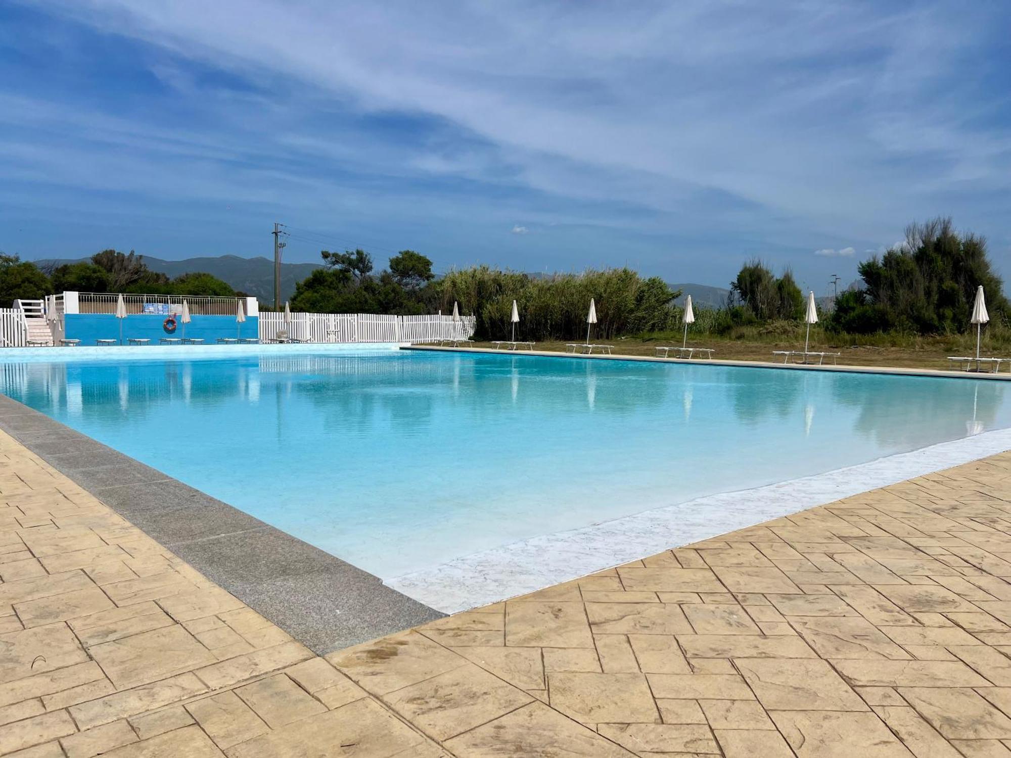 Apartments Mimose Бадези Екстериор снимка