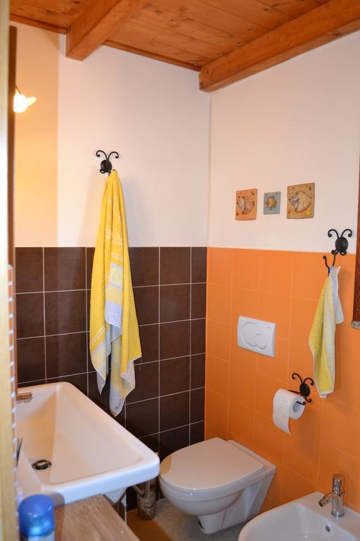 Apartments Mimose Бадези Екстериор снимка